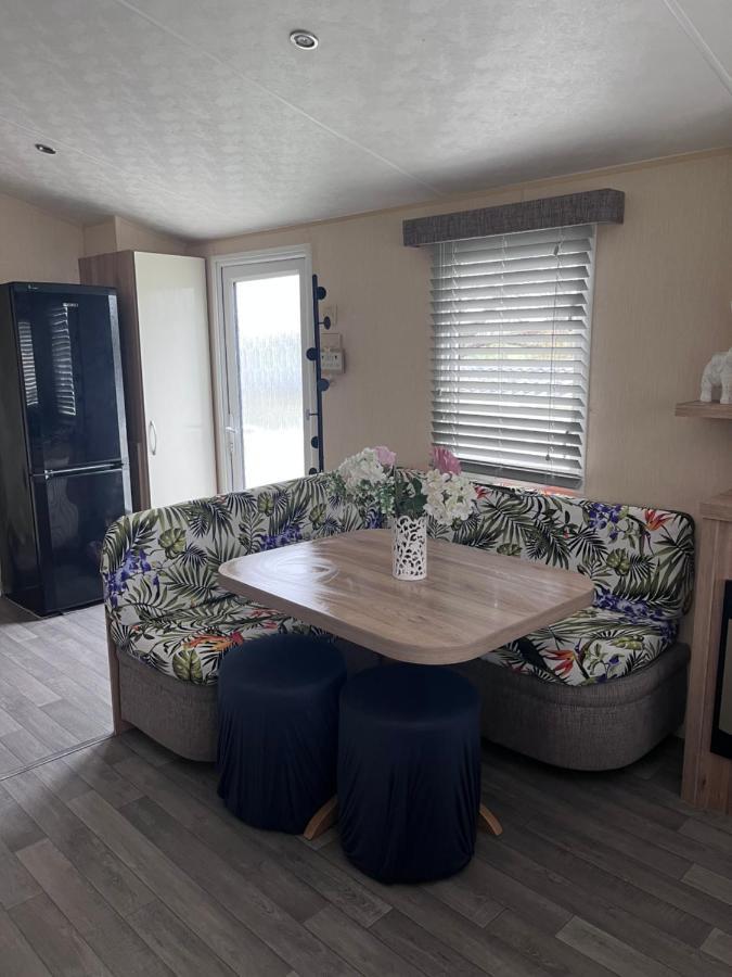 Take Me To The Beach At J&S Caravan Holidays Newquay Bay Resort Saint Columb Minor Exteriör bild